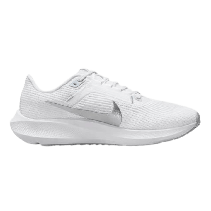 LukesLockerDallasFortWorth_NIKEDV3854-101_Womens_Pegasus40_White_MetallicSilver