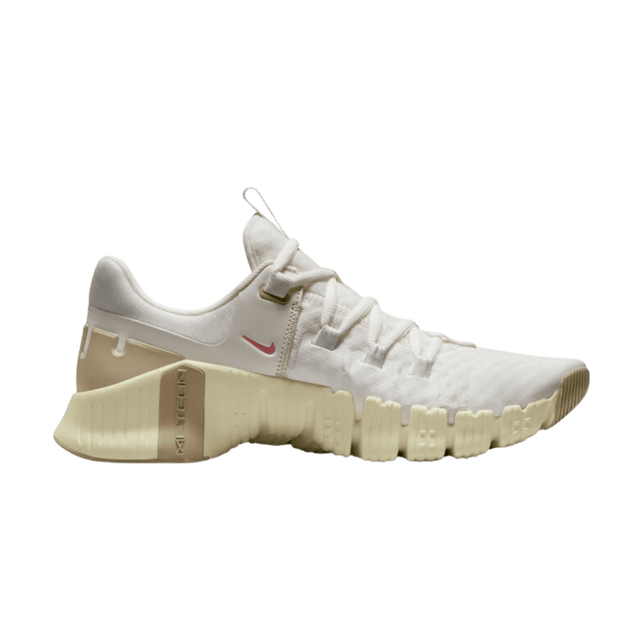 LukesLockerDallasFortWorth_NIKEDV3950-100_Womens_Metcon5_Sail_Sanddrift