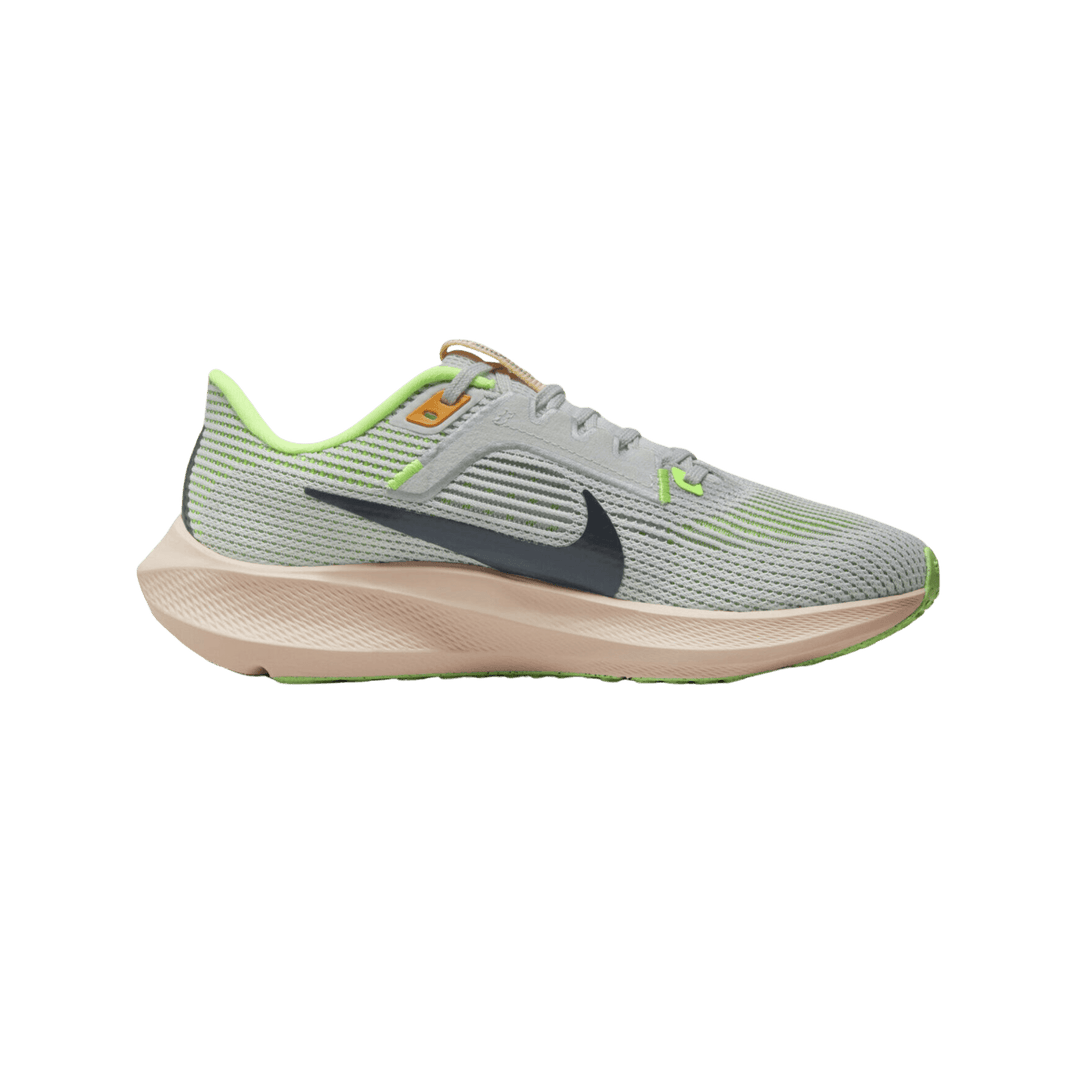 LukesLockerDallasFortWorth_NIKE_DV3854-006_Women_sPegasus40_Photon_Dust_Obsidian_1