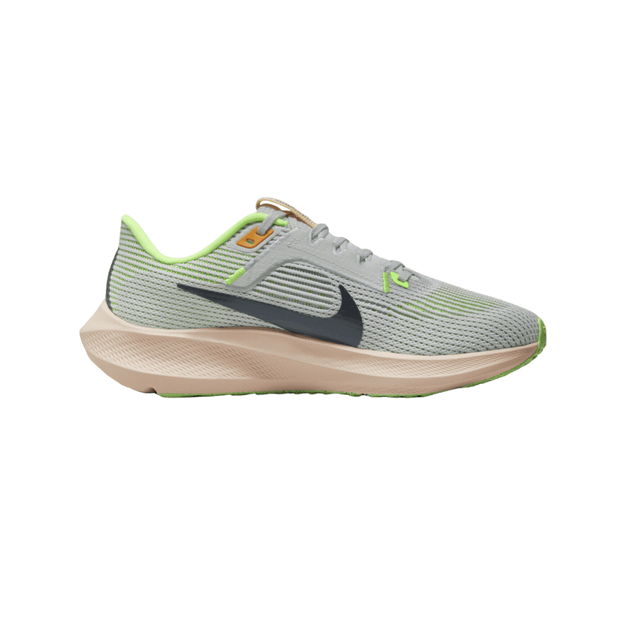 LukesLockerDallasFortWorth_NIKE_DV3854-006_Women_sPegasus40_Photon_Dust_Obsidian_1