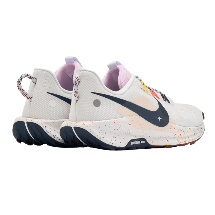 NIKE WOMEN'S PEGASUS TRAIL 5