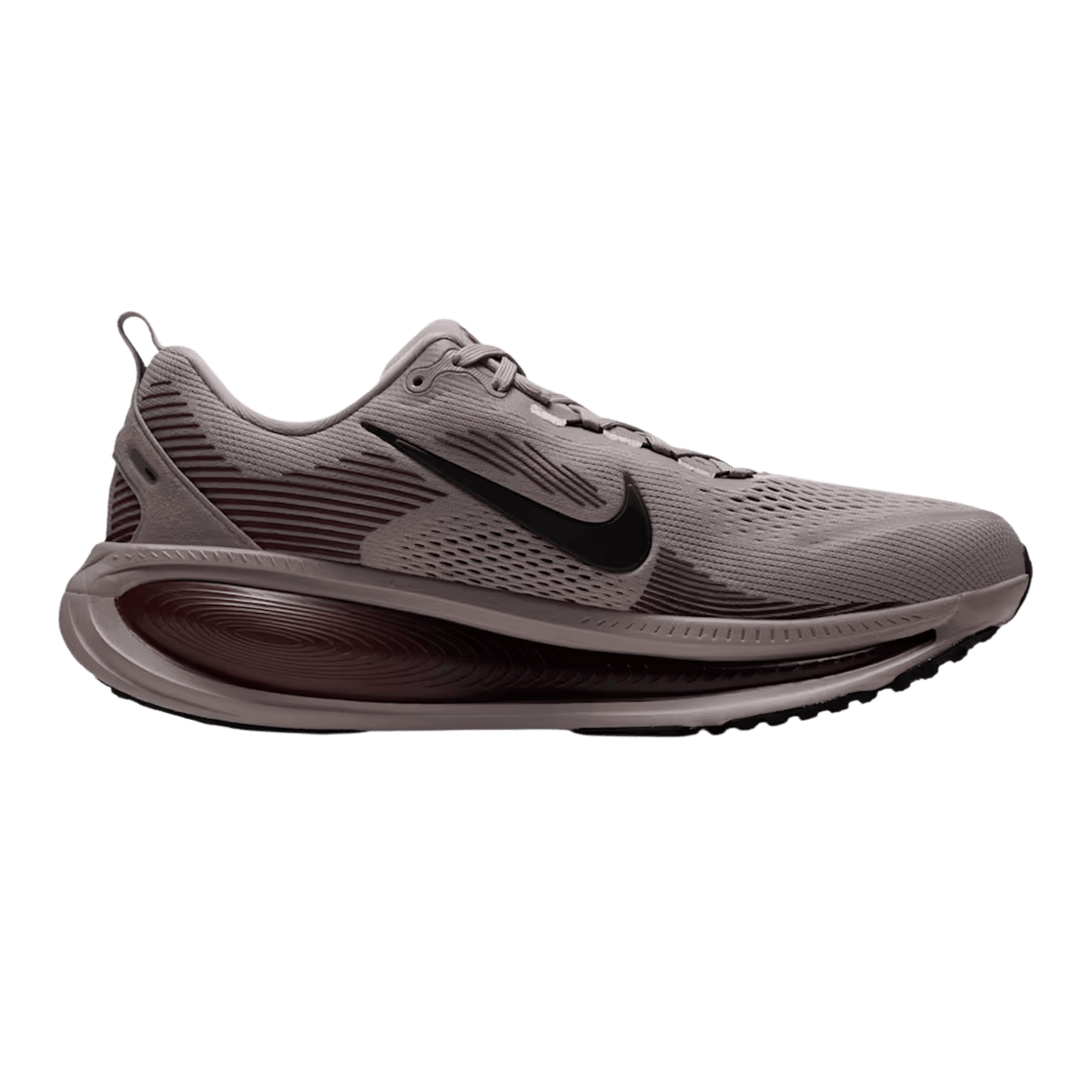NIKE MEN'S VOMERO 18