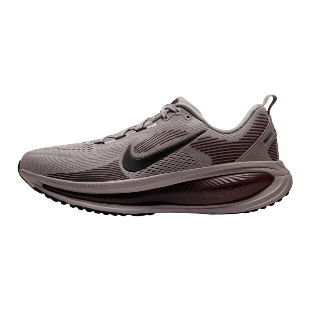 NIKE MEN'S VOMERO 18