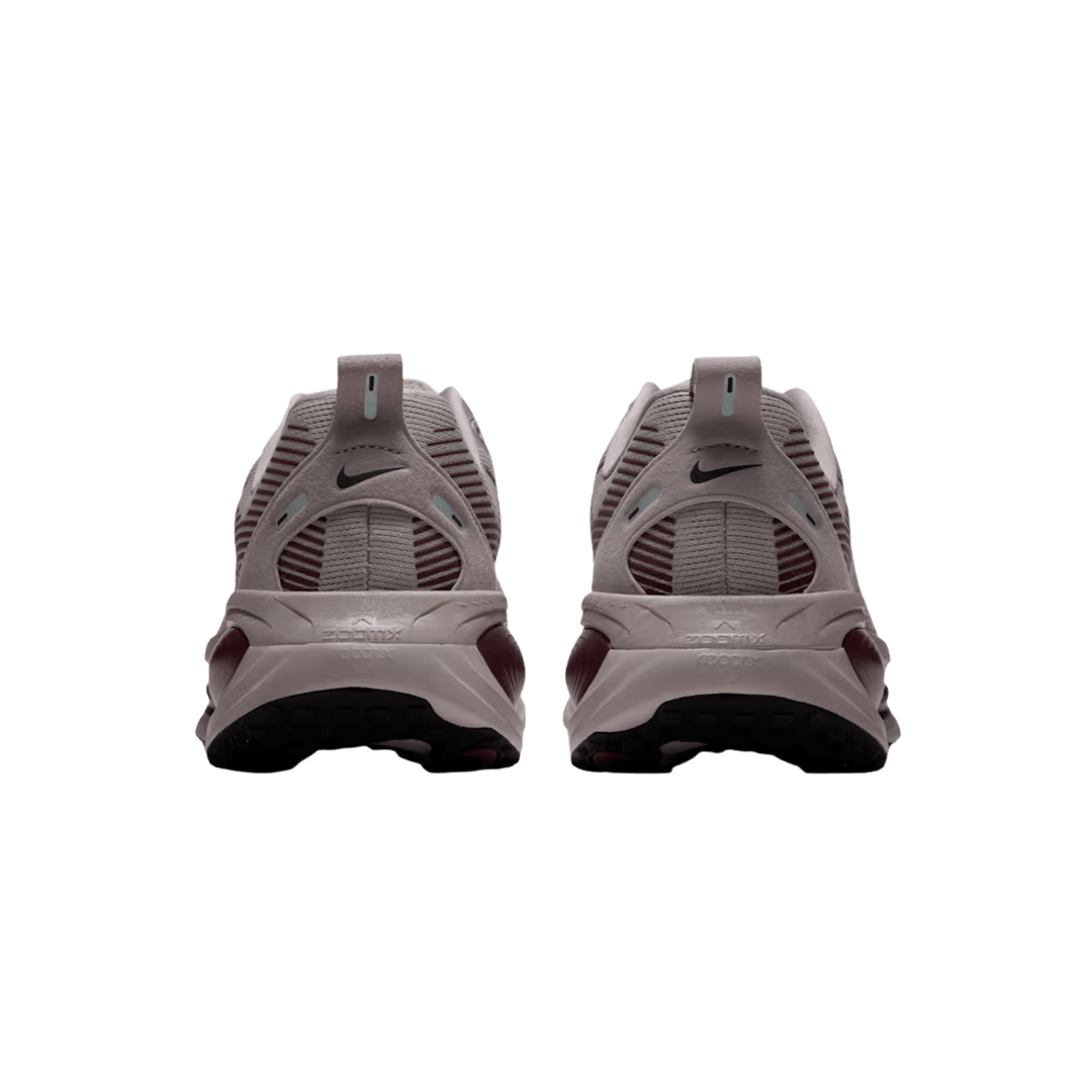 NIKE MEN'S VOMERO 18