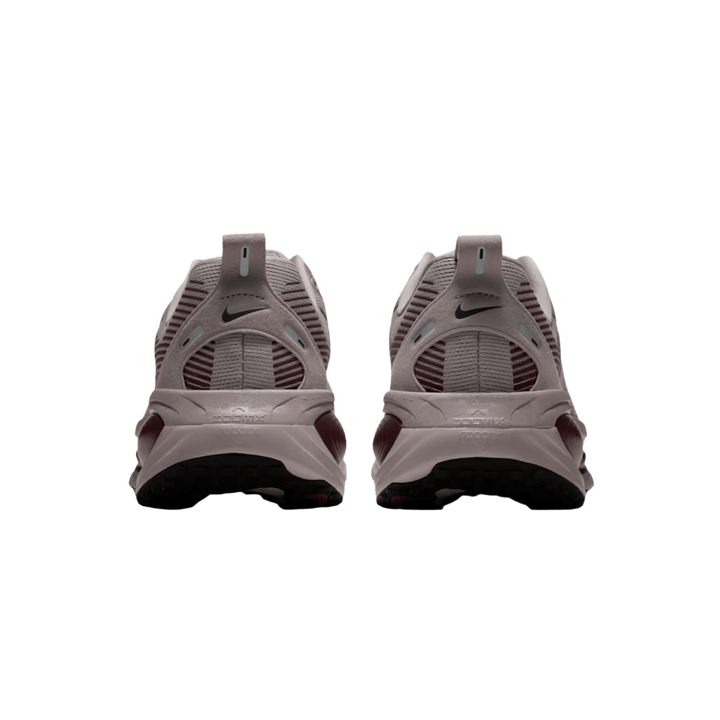 NIKE MEN'S VOMERO 18