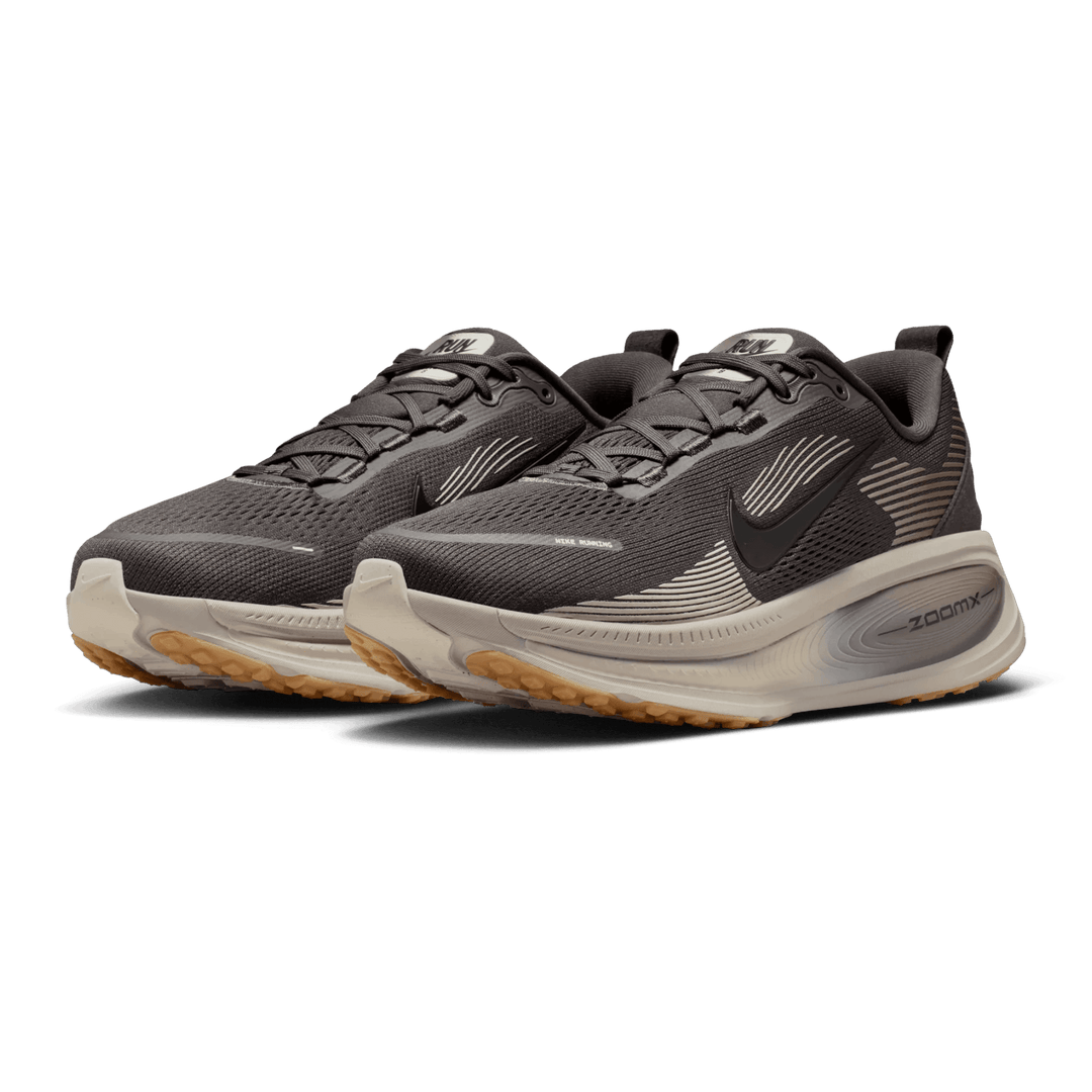 NIKE MEN'S VOMERO 18