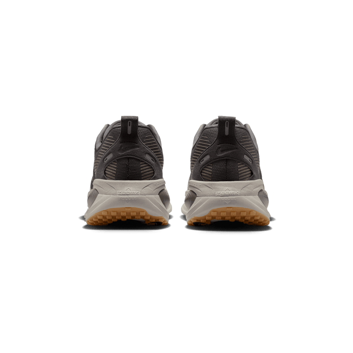 NIKE MEN'S VOMERO 18