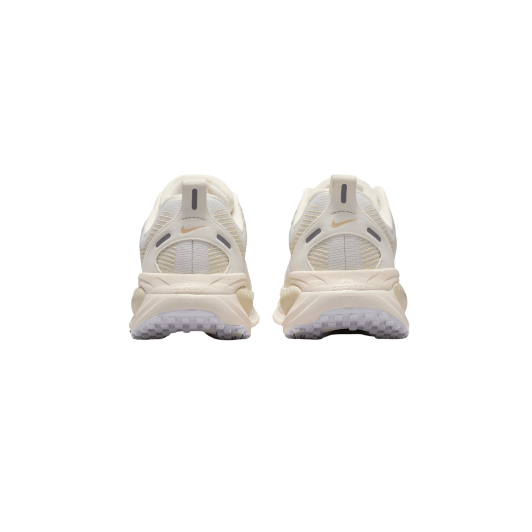 NIKE WOMEN'S VOMERO 18