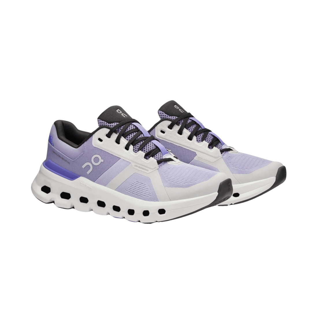 ON WOMEN'S CLOUDRUNNER 2