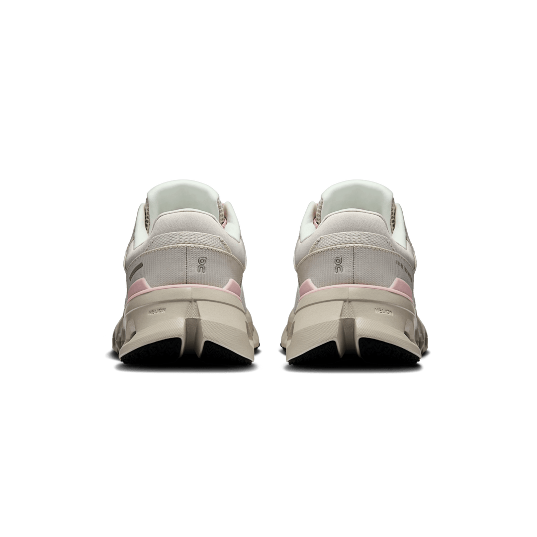 ON WOMEN'S CLOUDRUNNER 2