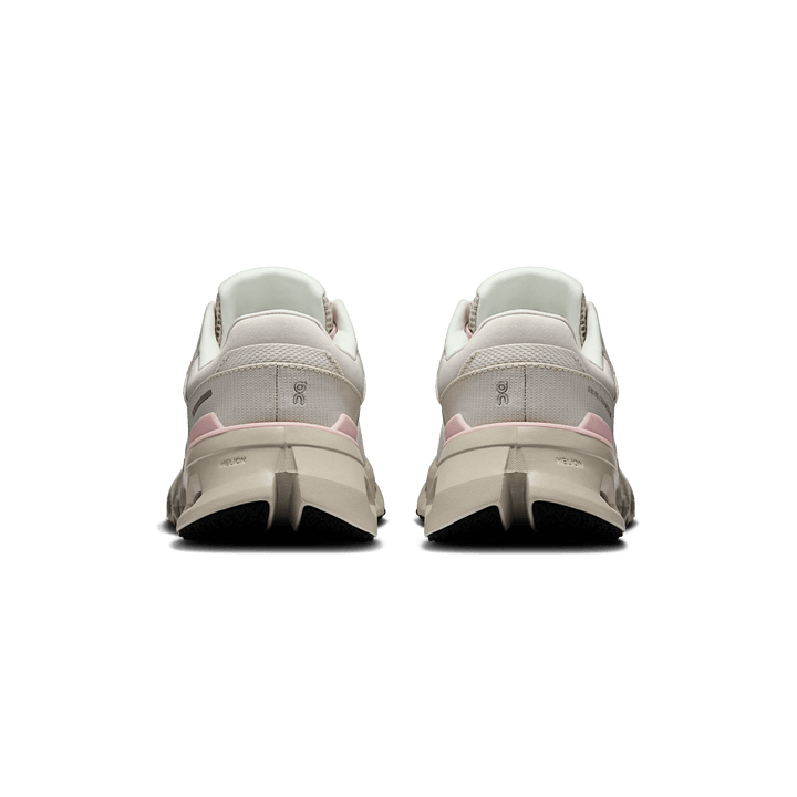 ON WOMEN'S CLOUDRUNNER 2
