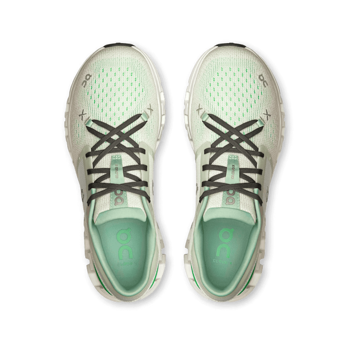 ON WOMEN'S CLOUD X 4