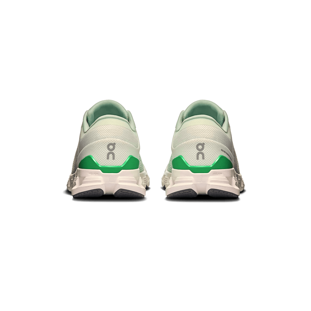 ON WOMEN'S CLOUD X 4