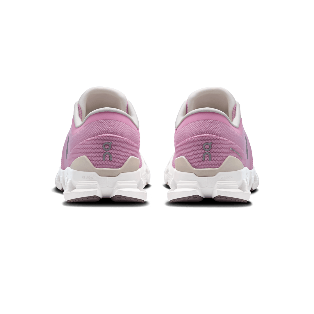 ON WOMEN'S CLOUD X 4