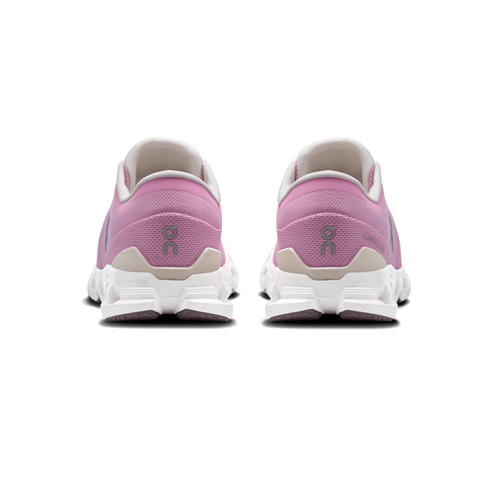 ON WOMEN'S CLOUD X 4