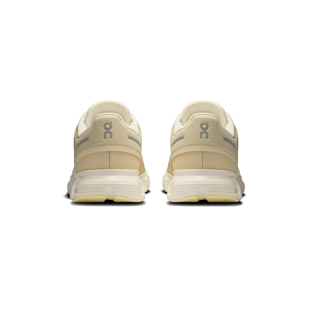 ON WOMEN'S CLOUD 6
