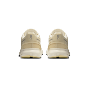 ON WOMEN'S CLOUD 6