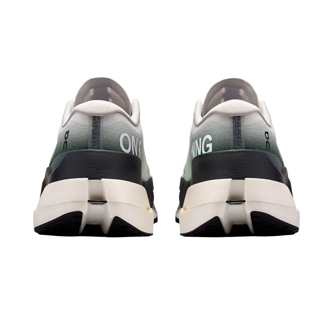 ON RUNNING WOMEN'S CLOUDBOOM MAX