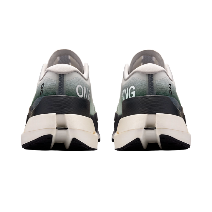 ON RUNNING WOMEN'S CLOUDBOOM MAX