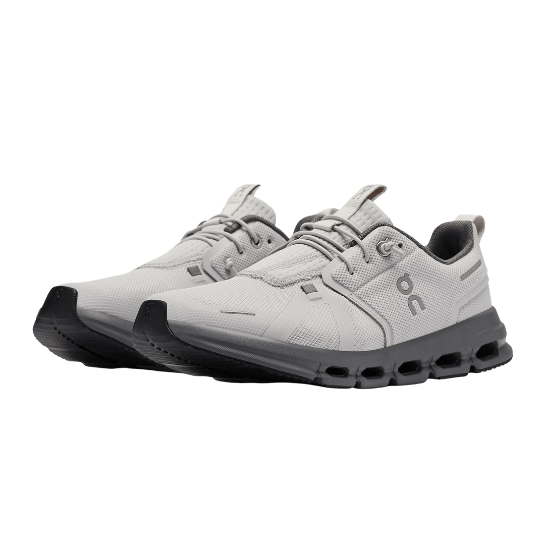 ON RUNNING TEENS' CLOUD SKY