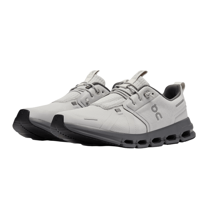 ON RUNNING TEENS' CLOUD SKY